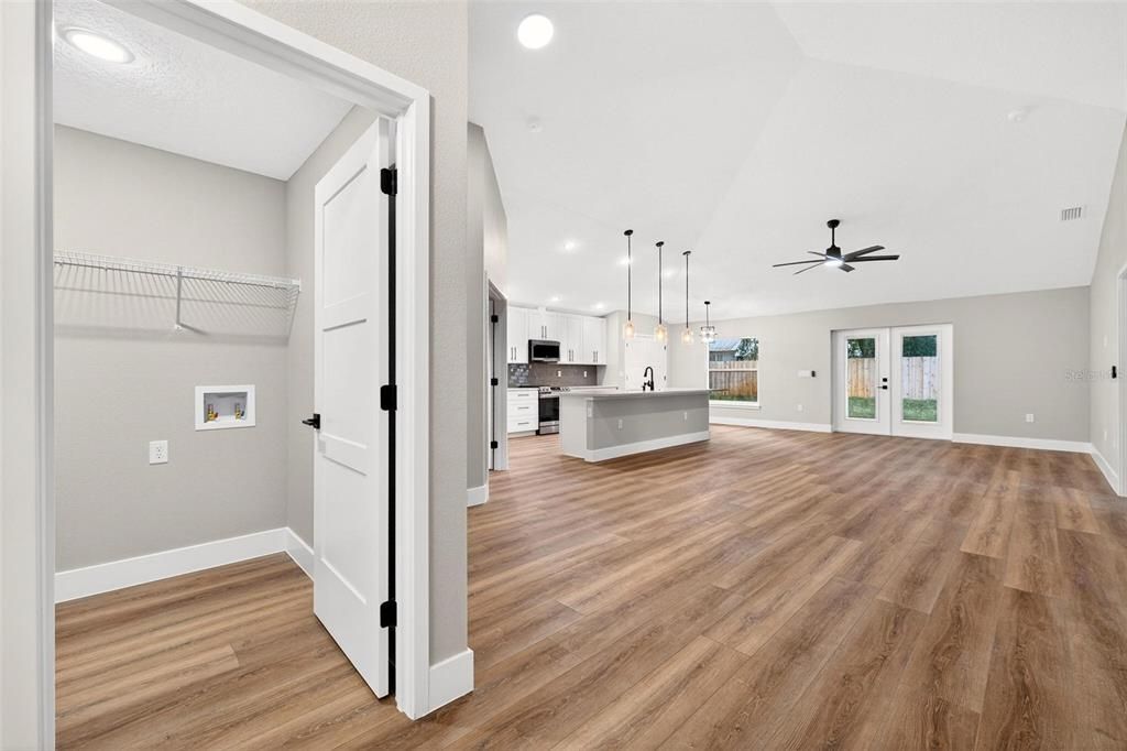 En Venta: $379,900 (4 camas, 2 baños, 1781 Pies cuadrados)