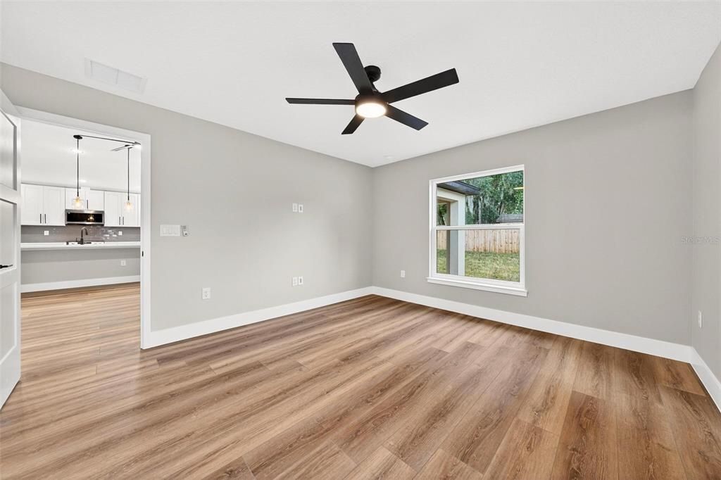 En Venta: $379,900 (4 camas, 2 baños, 1781 Pies cuadrados)