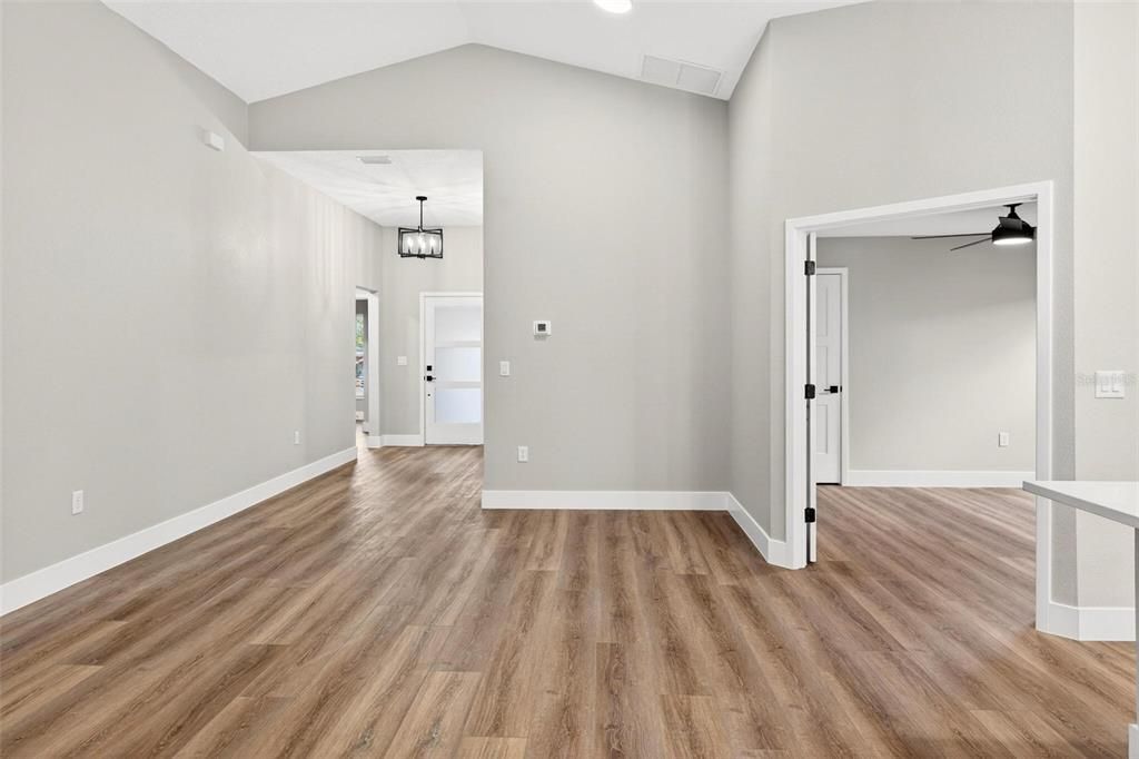 En Venta: $379,900 (4 camas, 2 baños, 1781 Pies cuadrados)