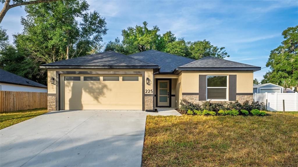 En Venta: $379,900 (4 camas, 2 baños, 1781 Pies cuadrados)