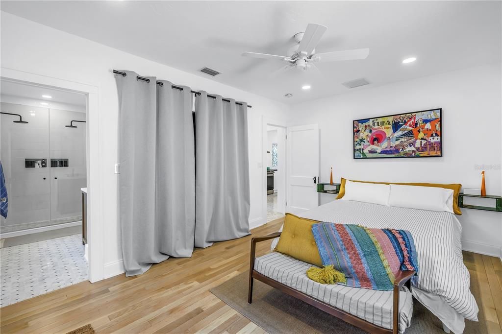 For Sale: $549,000 (3 beds, 2 baths, 1316 Square Feet)