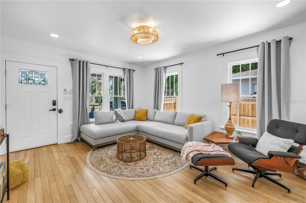 For Sale: $549,000 (3 beds, 2 baths, 1316 Square Feet)