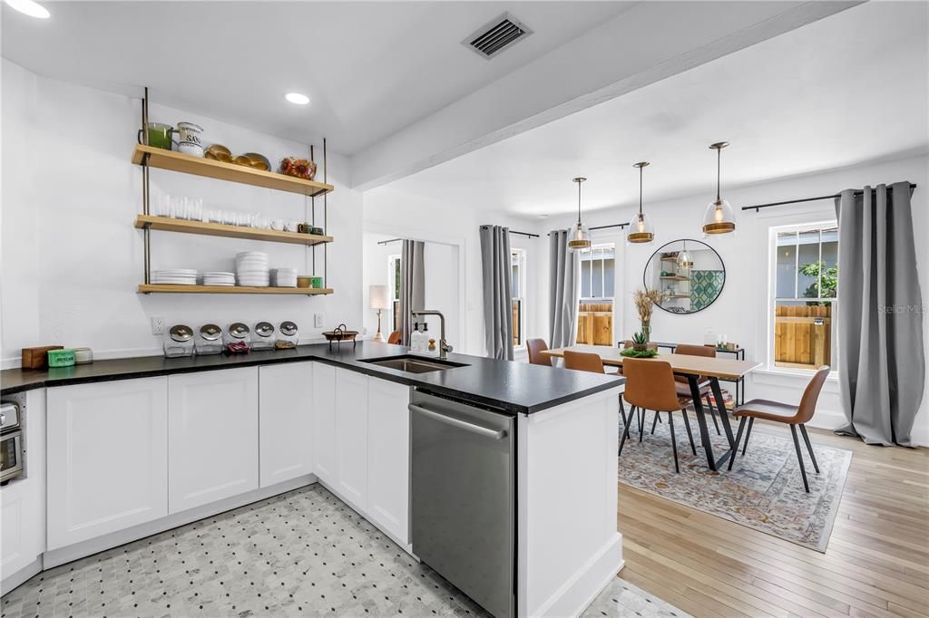 For Sale: $549,000 (3 beds, 2 baths, 1316 Square Feet)