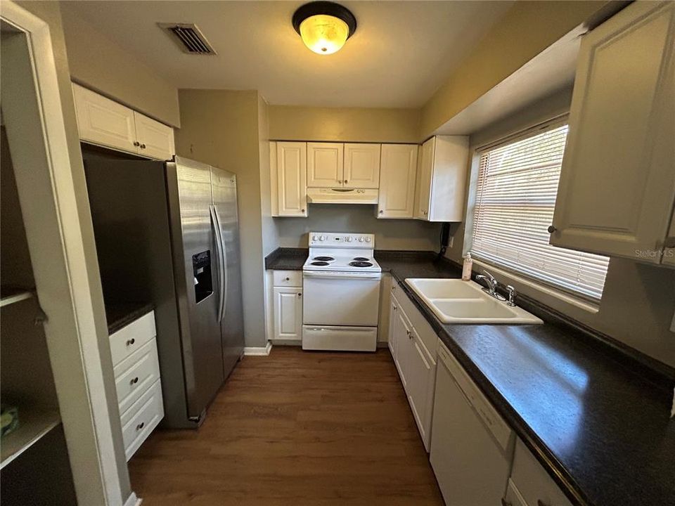 For Rent: $1,665 (3 beds, 2 baths, 1166 Square Feet)