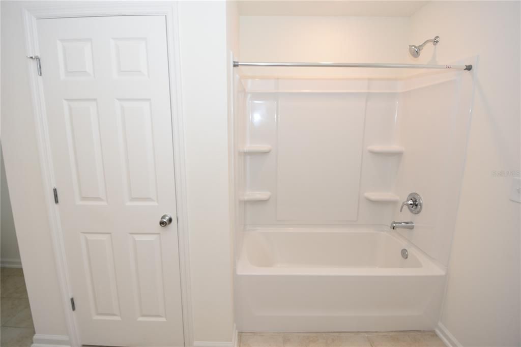 For Rent: $2,100 (4 beds, 2 baths, 1891 Square Feet)