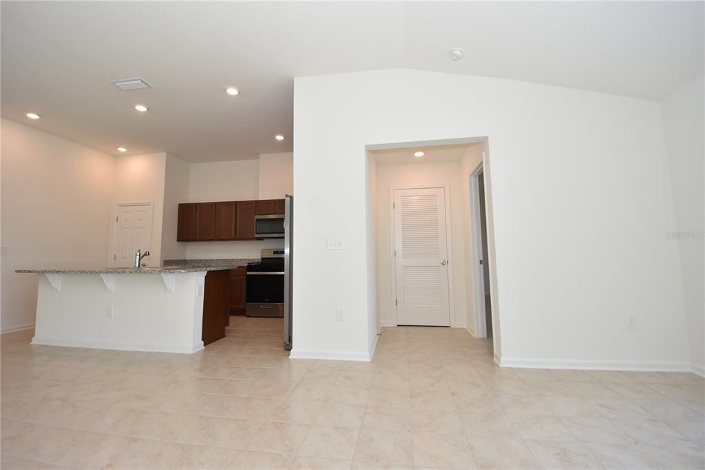 For Rent: $2,100 (4 beds, 2 baths, 1891 Square Feet)