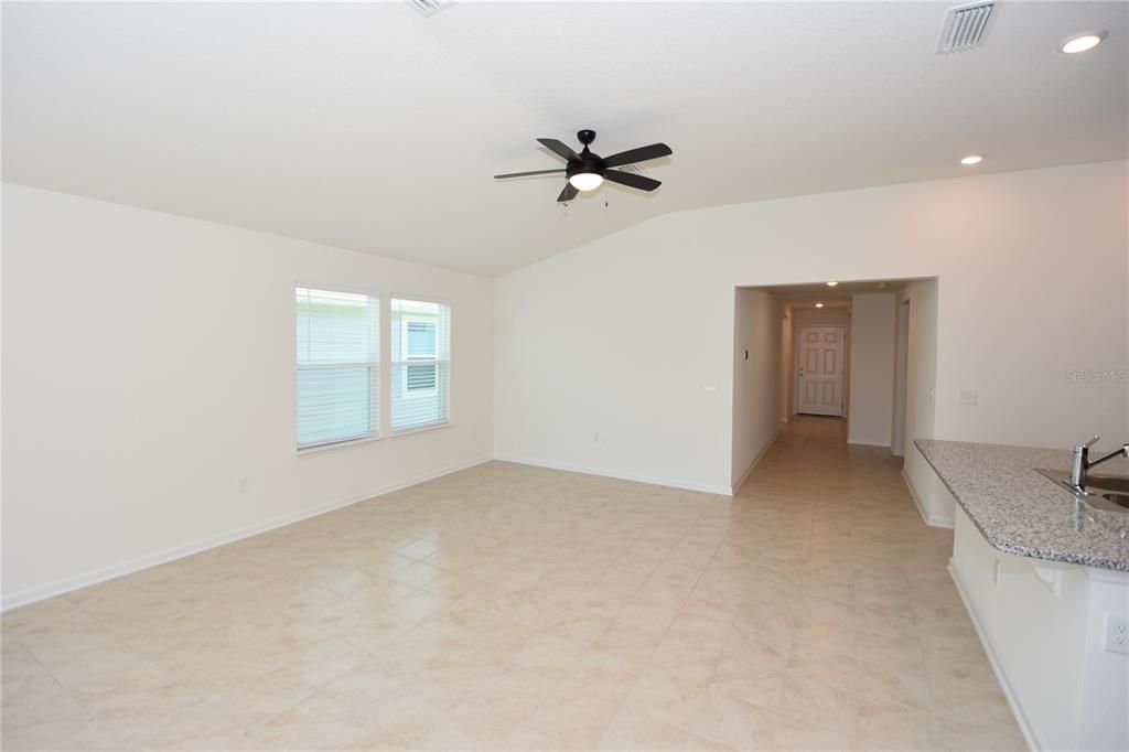 For Rent: $2,100 (4 beds, 2 baths, 1891 Square Feet)