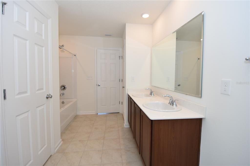 For Rent: $2,100 (4 beds, 2 baths, 1891 Square Feet)