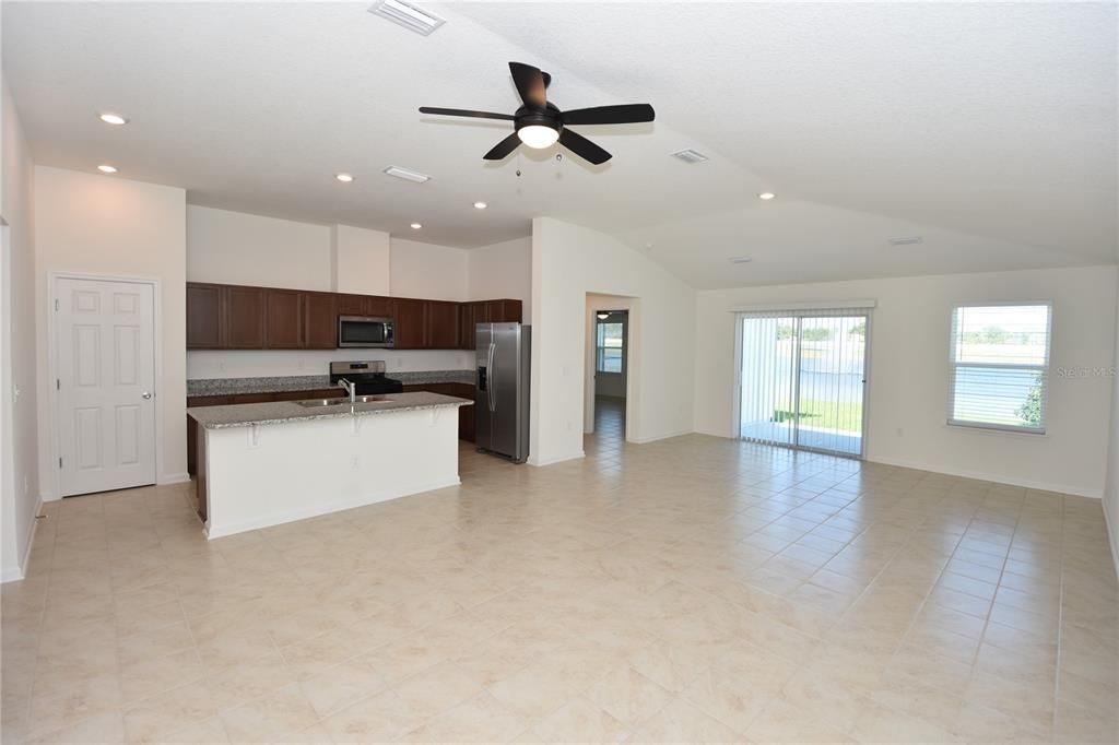 For Rent: $2,100 (4 beds, 2 baths, 1891 Square Feet)