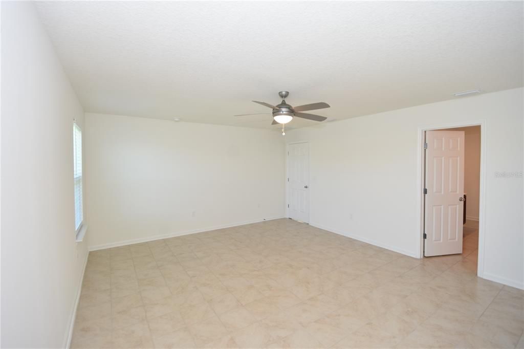 For Rent: $2,100 (4 beds, 2 baths, 1891 Square Feet)