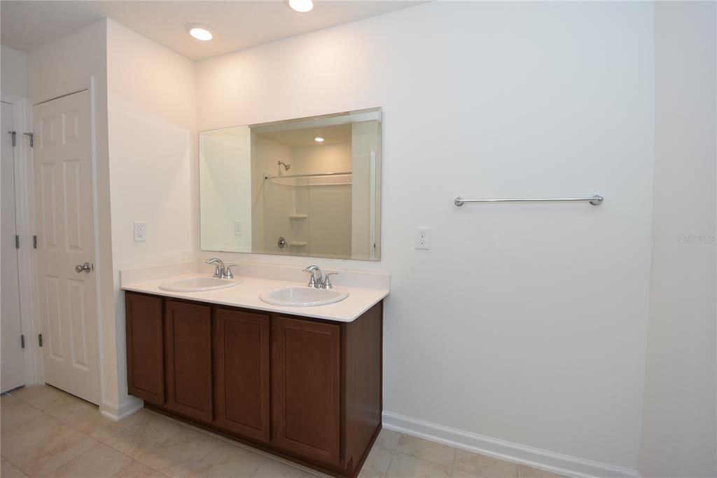 For Rent: $2,100 (4 beds, 2 baths, 1891 Square Feet)