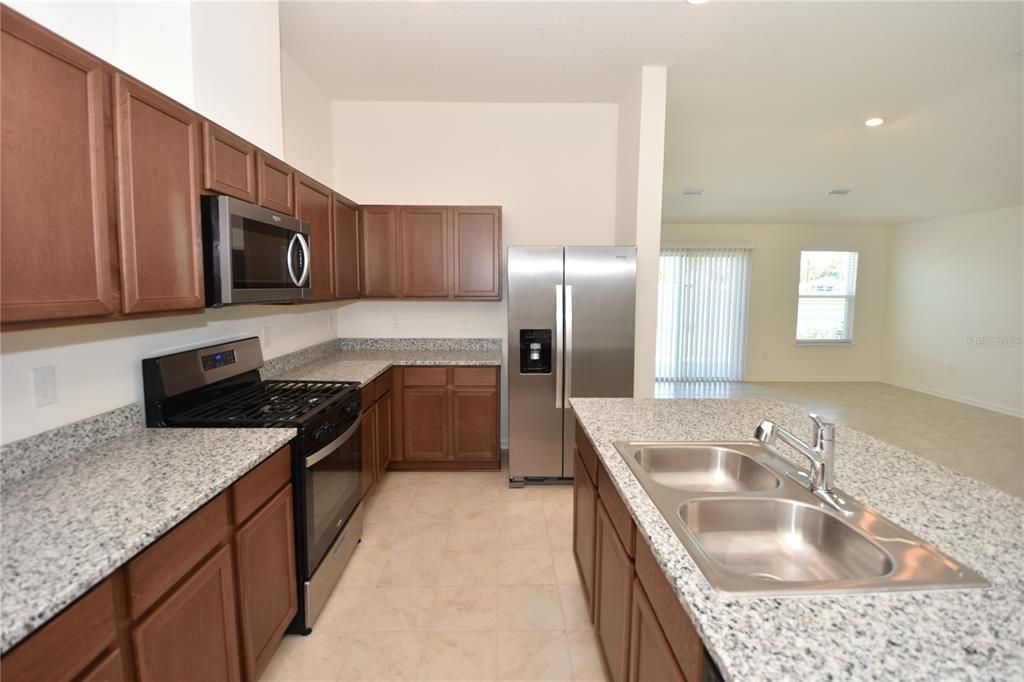 For Rent: $2,100 (4 beds, 2 baths, 1891 Square Feet)