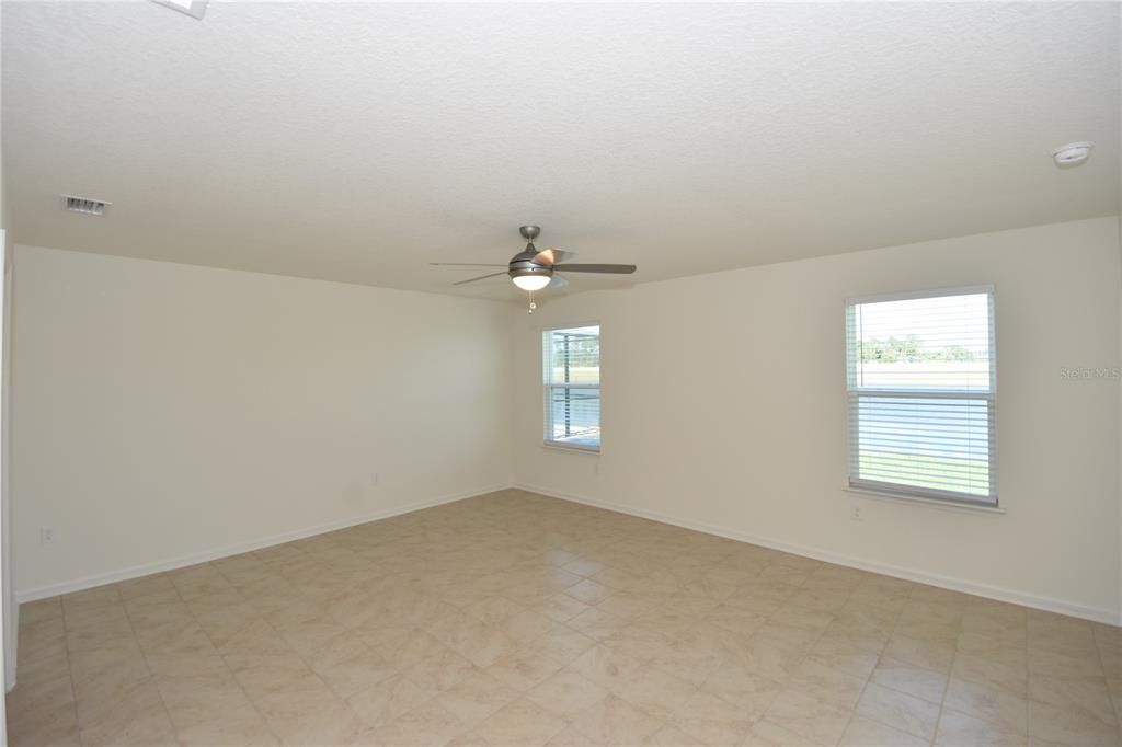 For Rent: $2,100 (4 beds, 2 baths, 1891 Square Feet)