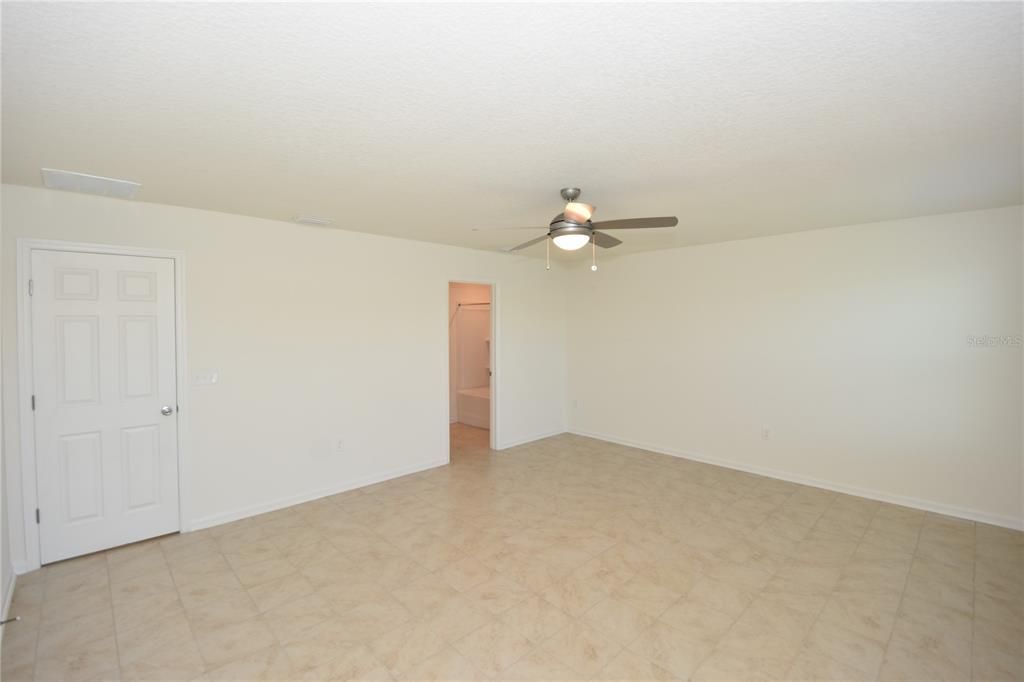 For Rent: $2,100 (4 beds, 2 baths, 1891 Square Feet)