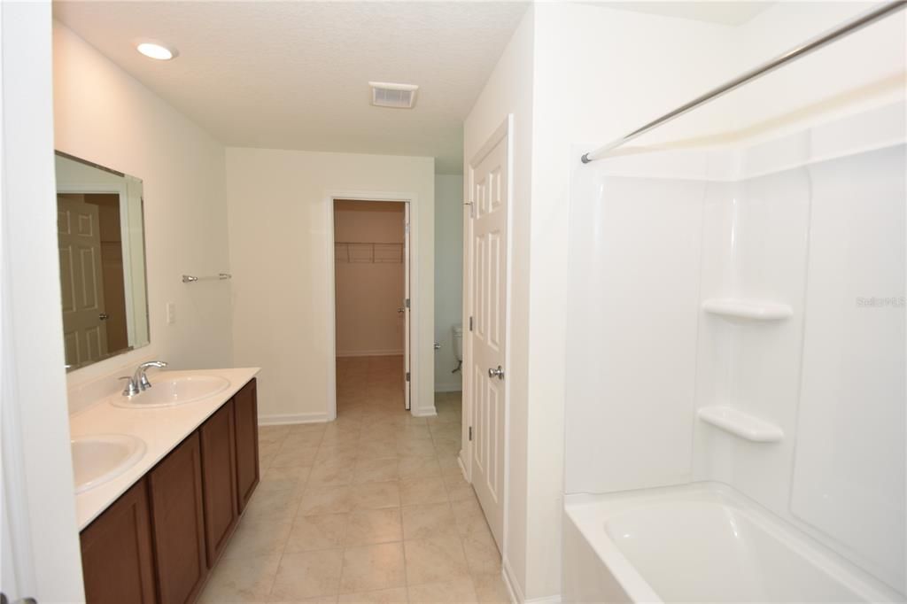 For Rent: $2,100 (4 beds, 2 baths, 1891 Square Feet)