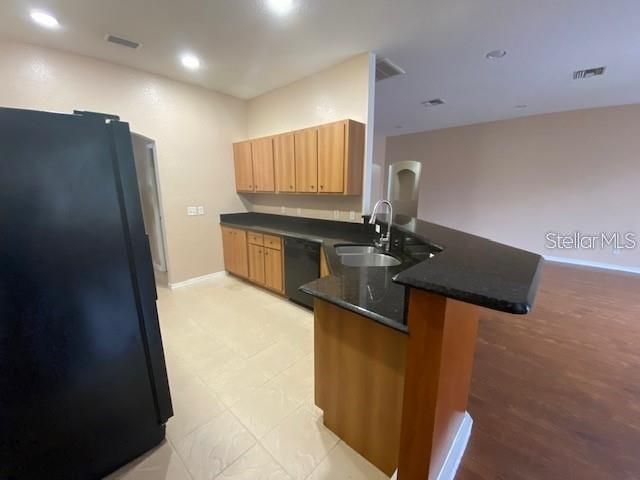 For Rent: $1,875 (3 beds, 2 baths, 1663 Square Feet)