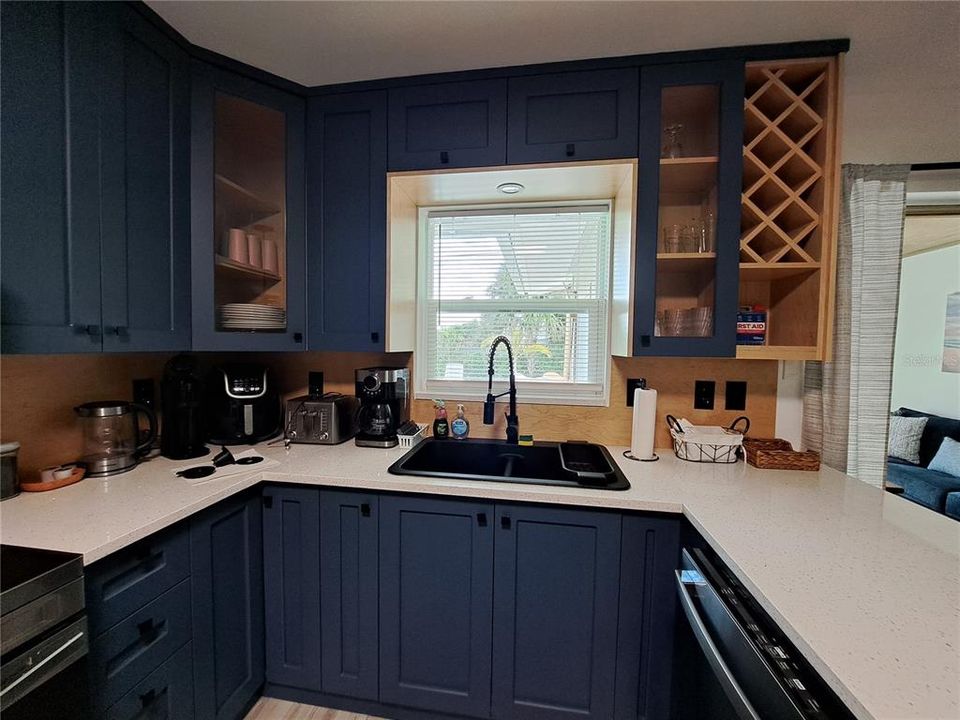 На продажу: $479,000 (4 спален, 2 ванн, 1904 Квадратных фут)