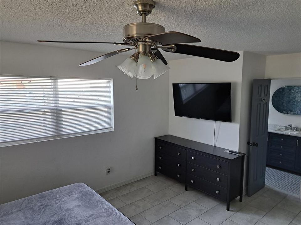 На продажу: $479,000 (4 спален, 2 ванн, 1904 Квадратных фут)