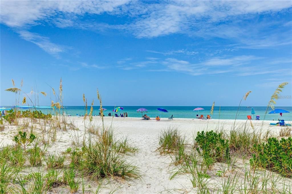 На продажу: $479,000 (4 спален, 2 ванн, 1904 Квадратных фут)