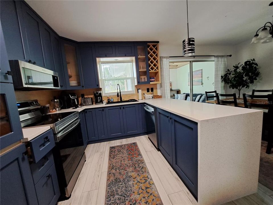 На продажу: $479,000 (4 спален, 2 ванн, 1904 Квадратных фут)