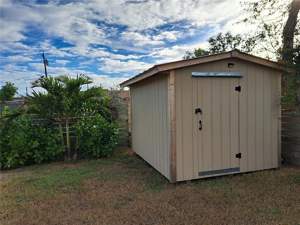 На продажу: $479,000 (4 спален, 2 ванн, 1904 Квадратных фут)