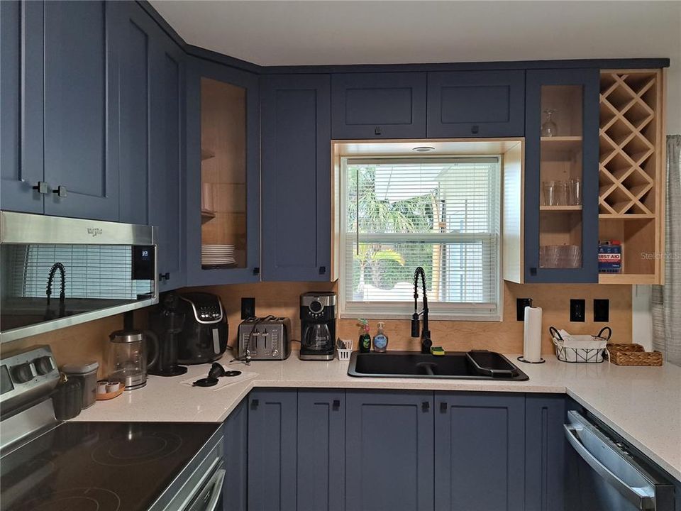 На продажу: $479,000 (4 спален, 2 ванн, 1904 Квадратных фут)