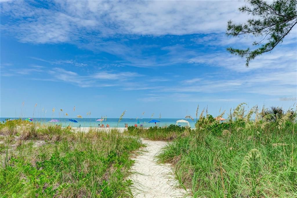 На продажу: $479,000 (4 спален, 2 ванн, 1904 Квадратных фут)