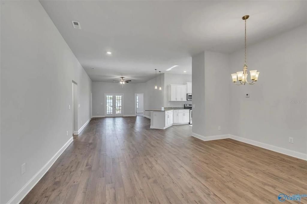 待售: $390,600 (4 贝兹, 3 浴室, 2200 平方英尺)