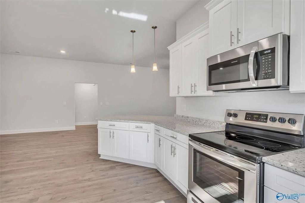 待售: $390,600 (4 贝兹, 3 浴室, 2200 平方英尺)