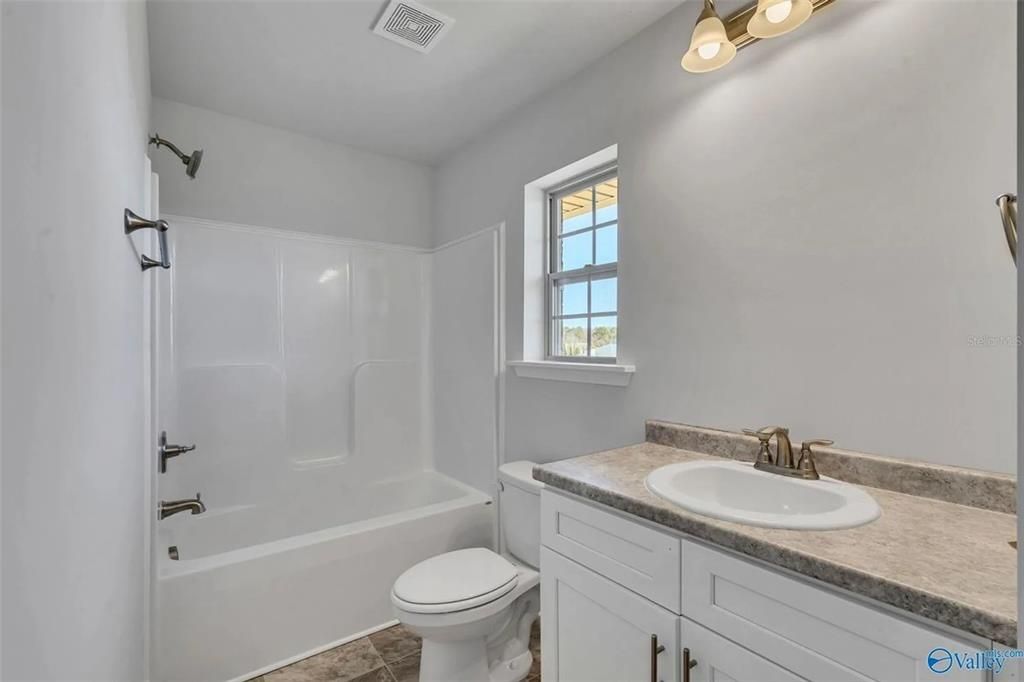 待售: $390,600 (4 贝兹, 3 浴室, 2200 平方英尺)