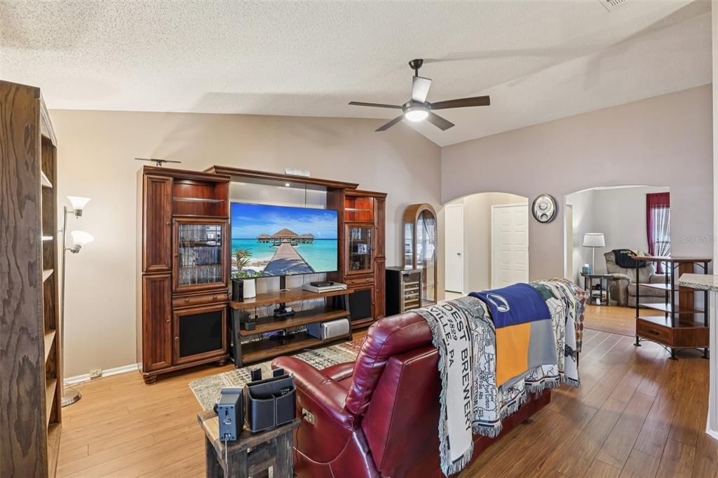 待售: $420,000 (3 贝兹, 2 浴室, 1697 平方英尺)