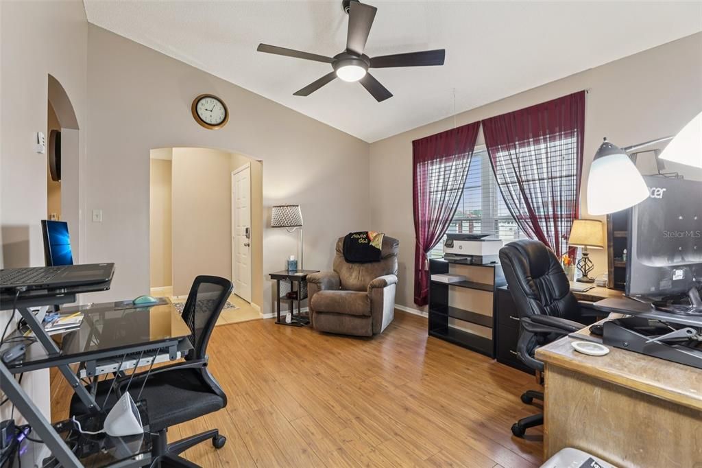 待售: $420,000 (3 贝兹, 2 浴室, 1697 平方英尺)