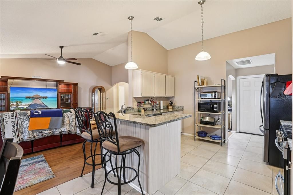 待售: $420,000 (3 贝兹, 2 浴室, 1697 平方英尺)