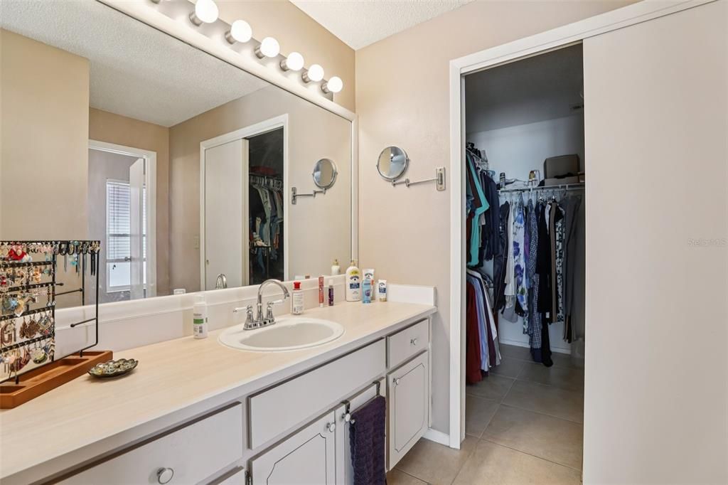 待售: $420,000 (3 贝兹, 2 浴室, 1697 平方英尺)