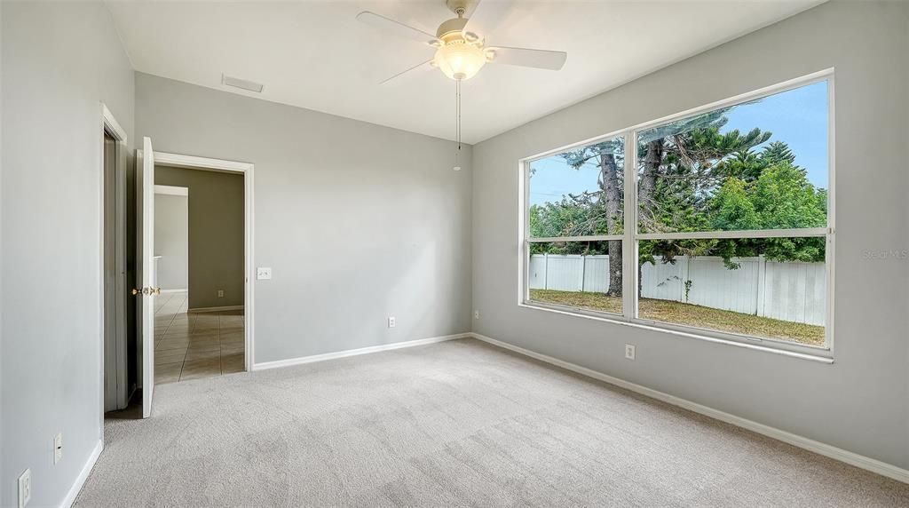 En Venta: $420,000 (4 camas, 2 baños, 1996 Pies cuadrados)