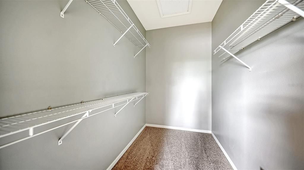 En Venta: $420,000 (4 camas, 2 baños, 1996 Pies cuadrados)