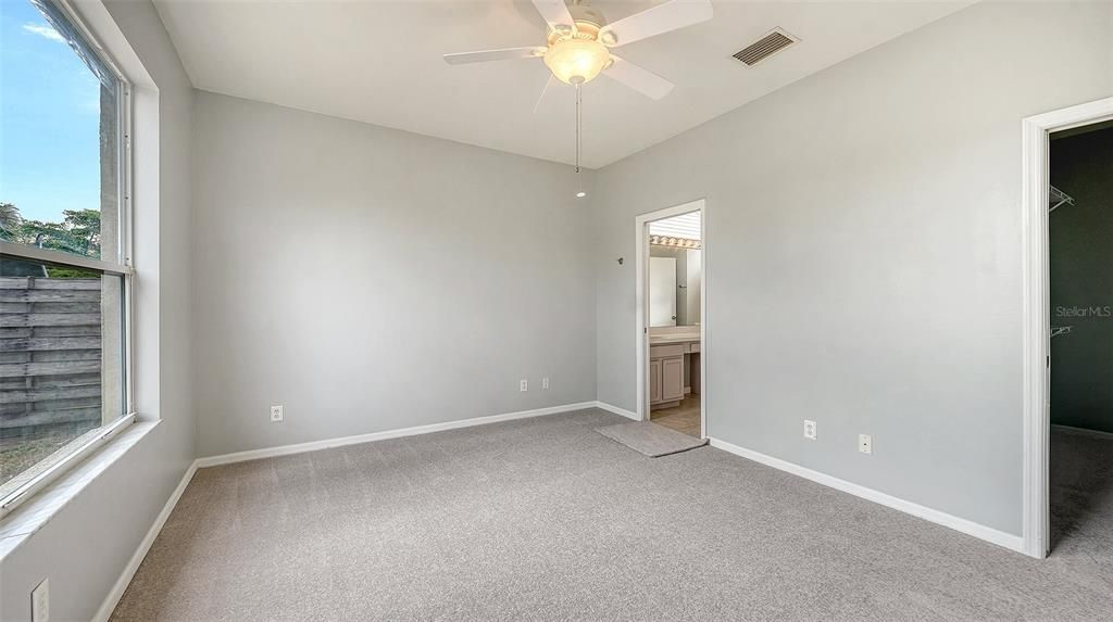 En Venta: $420,000 (4 camas, 2 baños, 1996 Pies cuadrados)