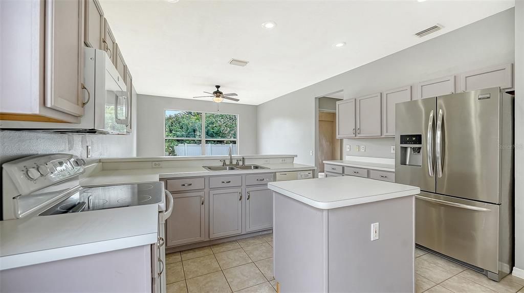 En Venta: $420,000 (4 camas, 2 baños, 1996 Pies cuadrados)