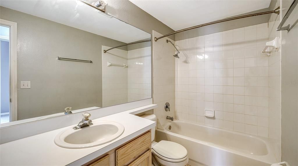 En Venta: $420,000 (4 camas, 2 baños, 1996 Pies cuadrados)