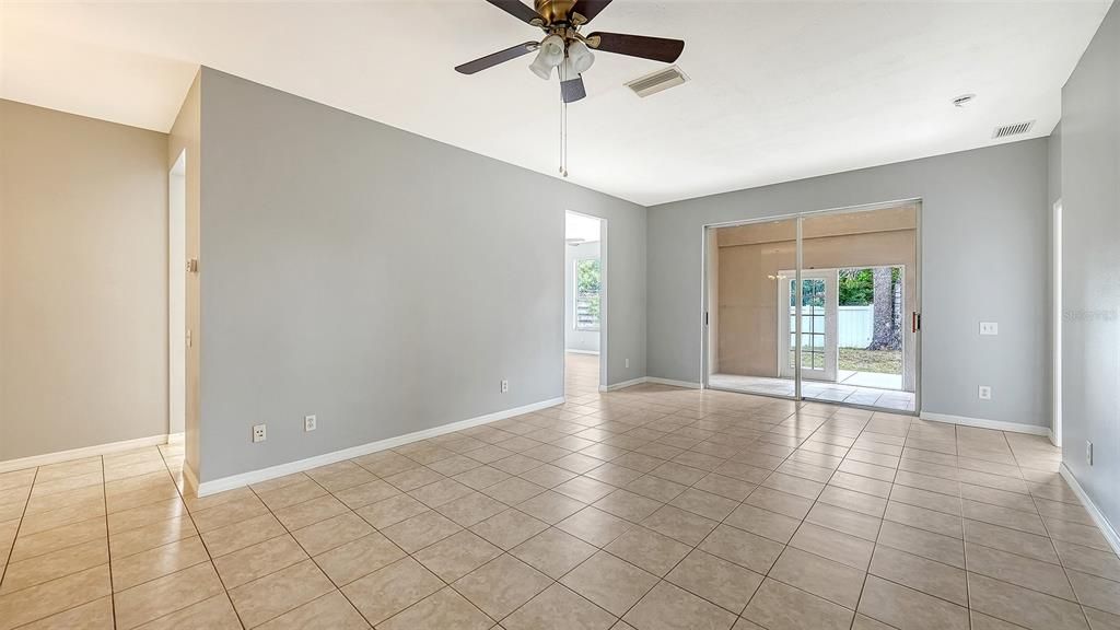 En Venta: $420,000 (4 camas, 2 baños, 1996 Pies cuadrados)