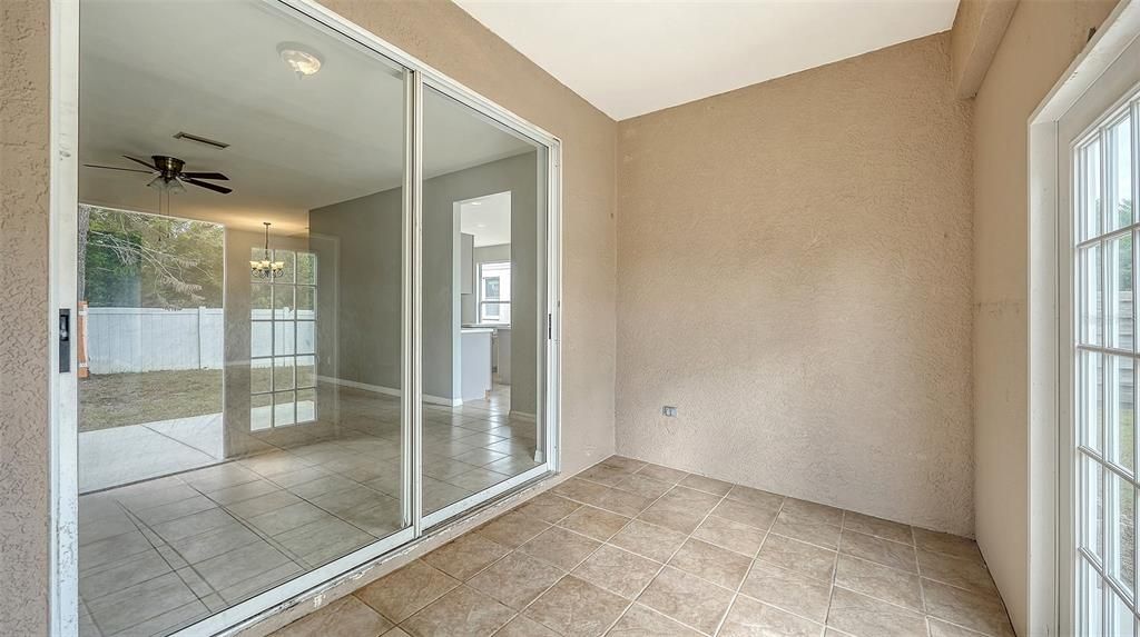 En Venta: $420,000 (4 camas, 2 baños, 1996 Pies cuadrados)