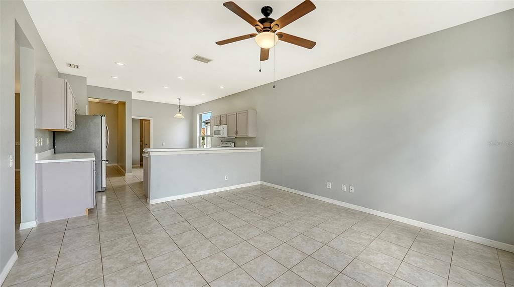 En Venta: $420,000 (4 camas, 2 baños, 1996 Pies cuadrados)