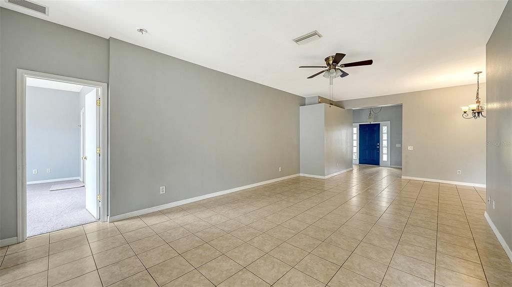 En Venta: $420,000 (4 camas, 2 baños, 1996 Pies cuadrados)