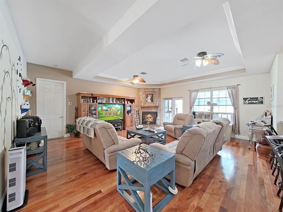 待售: $650,000 (4 贝兹, 2 浴室, 3210 平方英尺)