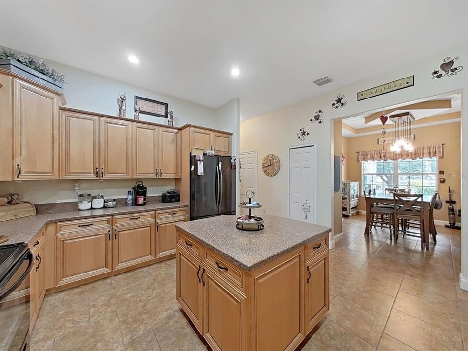 待售: $650,000 (4 贝兹, 2 浴室, 3210 平方英尺)