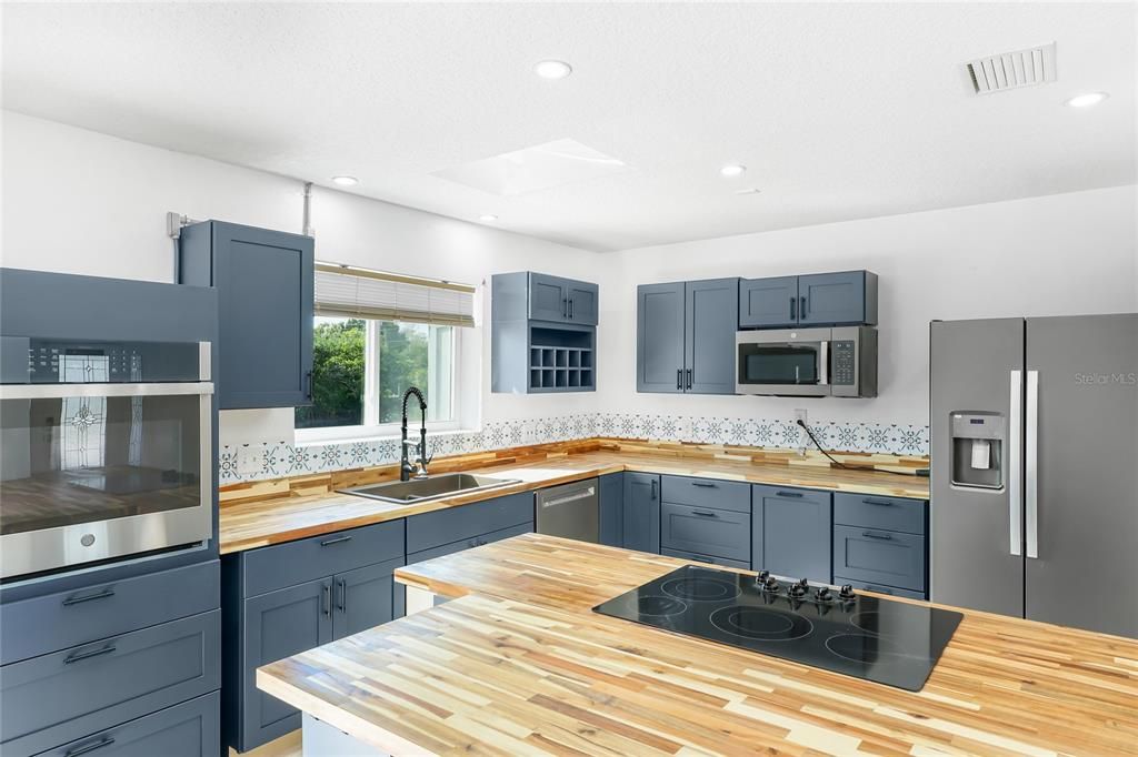 待售: $775,000 (4 贝兹, 4 浴室, 3067 平方英尺)