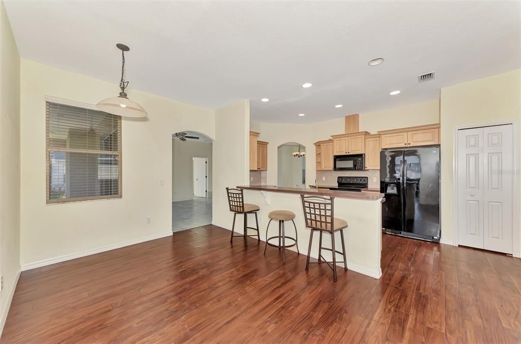 For Rent: $2,150 (3 beds, 2 baths, 1827 Square Feet)