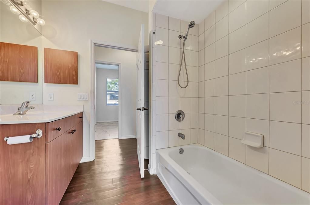 For Rent: $2,150 (3 beds, 2 baths, 1827 Square Feet)