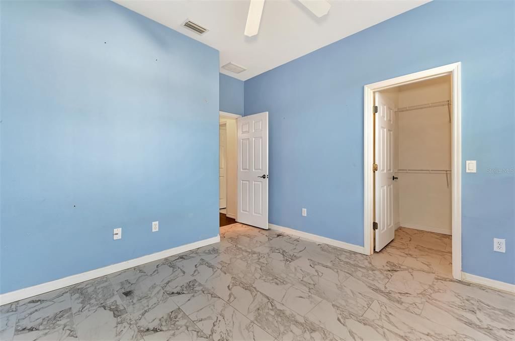 For Rent: $2,150 (3 beds, 2 baths, 1827 Square Feet)