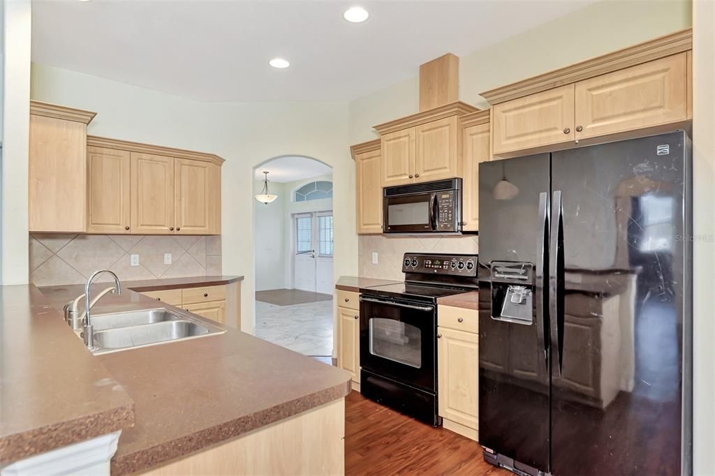 For Rent: $2,150 (3 beds, 2 baths, 1827 Square Feet)